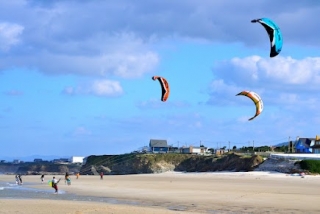  Kiting in the sand 